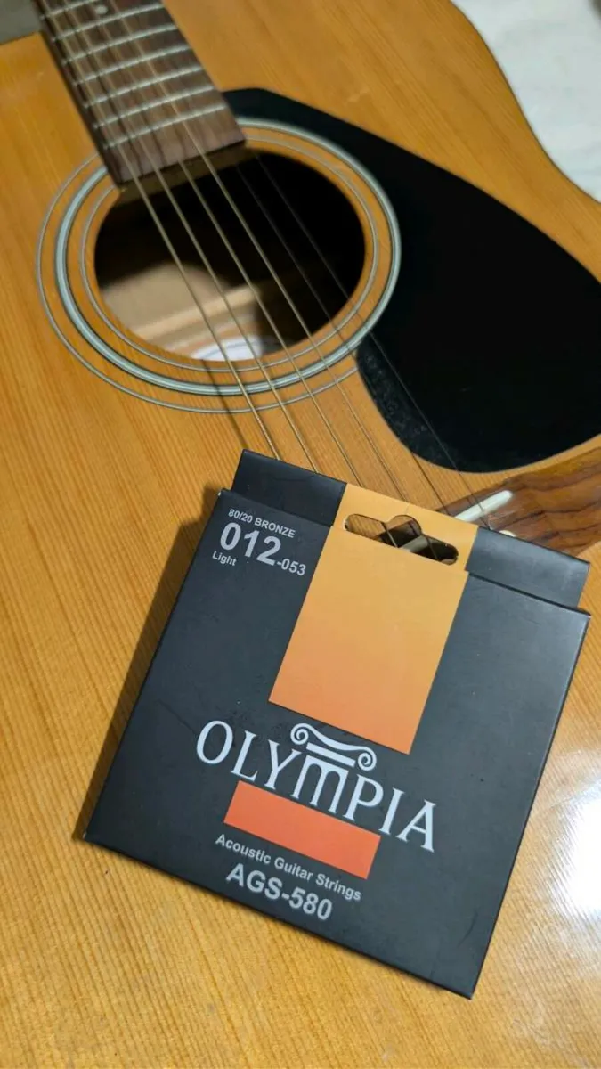 Yamaha F310 Acoustic Guitar + New Set of Strings! - Image 2