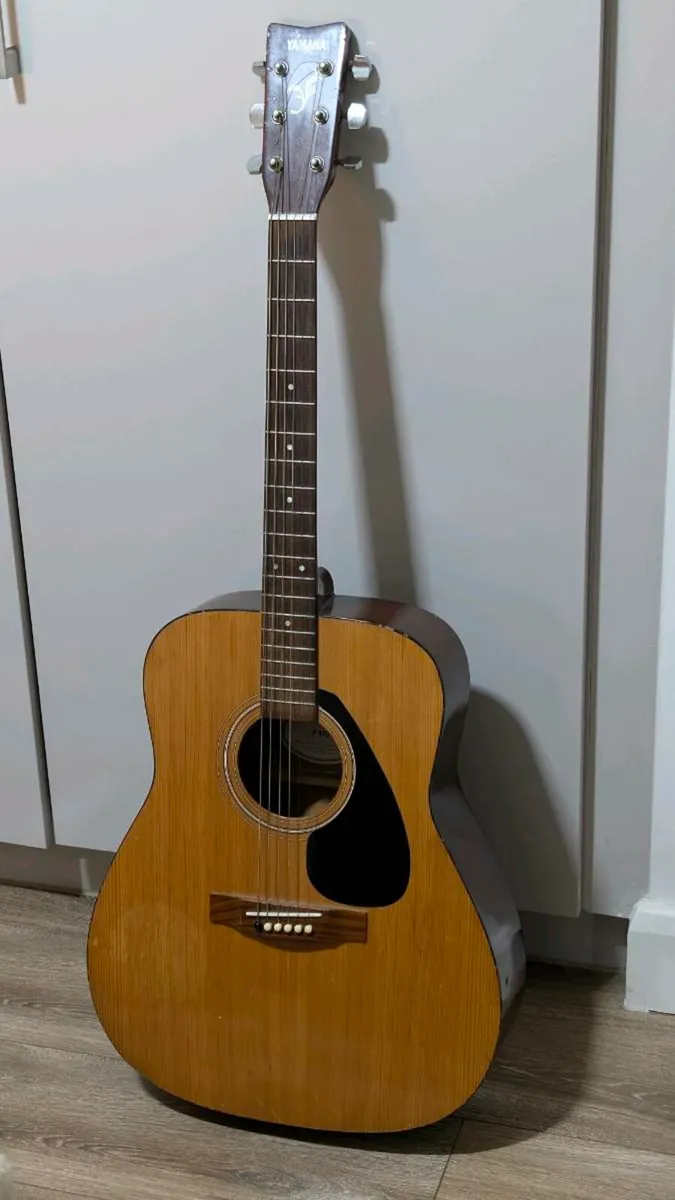 Yamaha F310 Acoustic Guitar + New Set of Strings! - Image 3