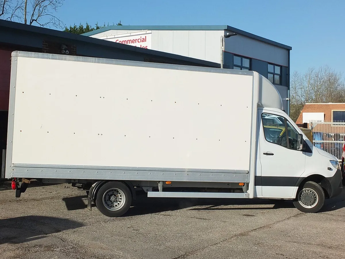 2022 Mercedes-Benz Sprinter Luton Box Van - Image 3