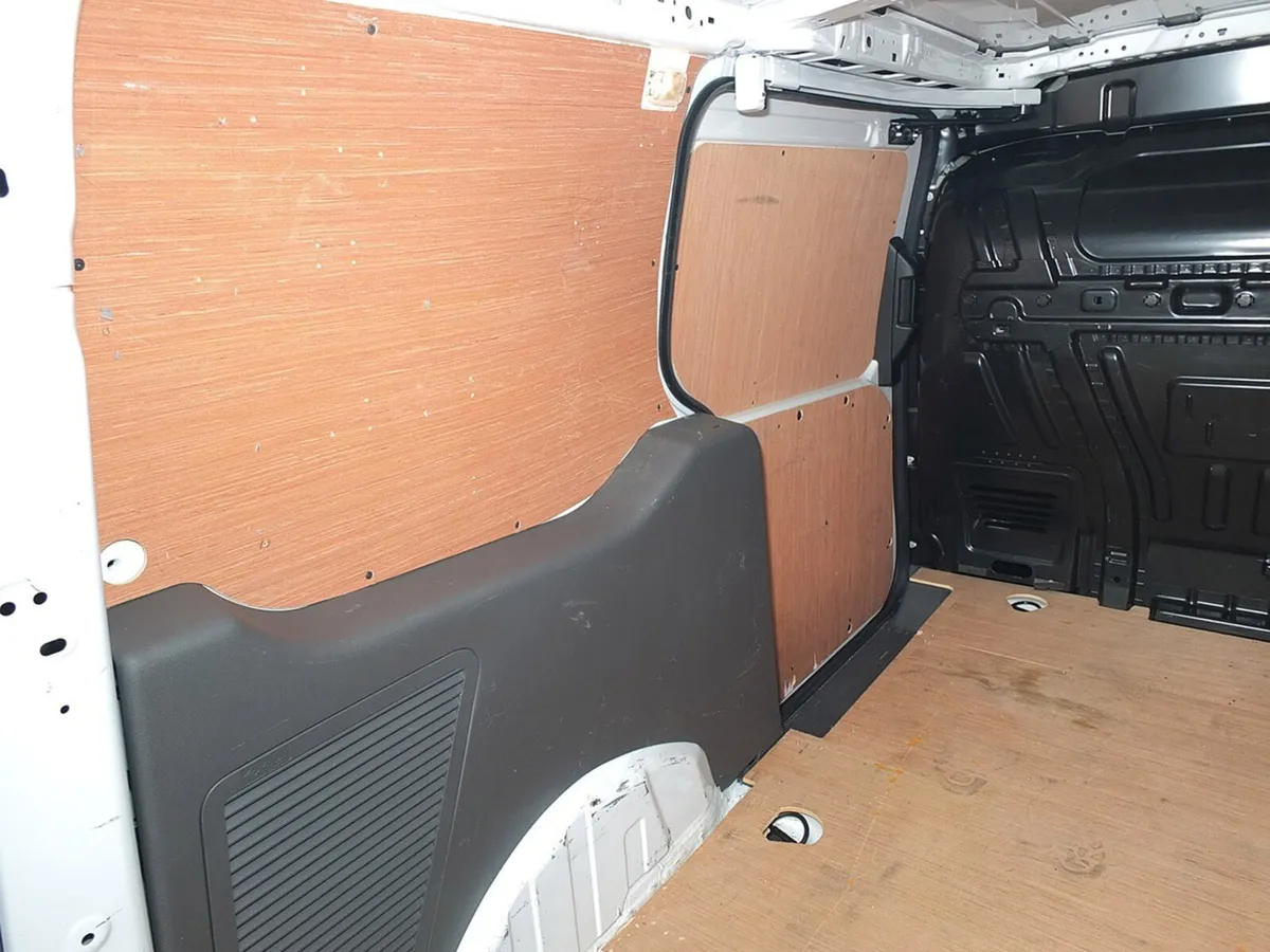 2022 Ford Transit Connect Small Panel Van - Image 4