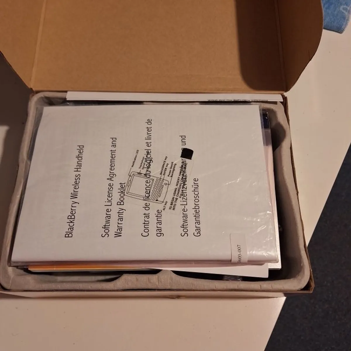 Blackberry R900 in original packaging - Image 3