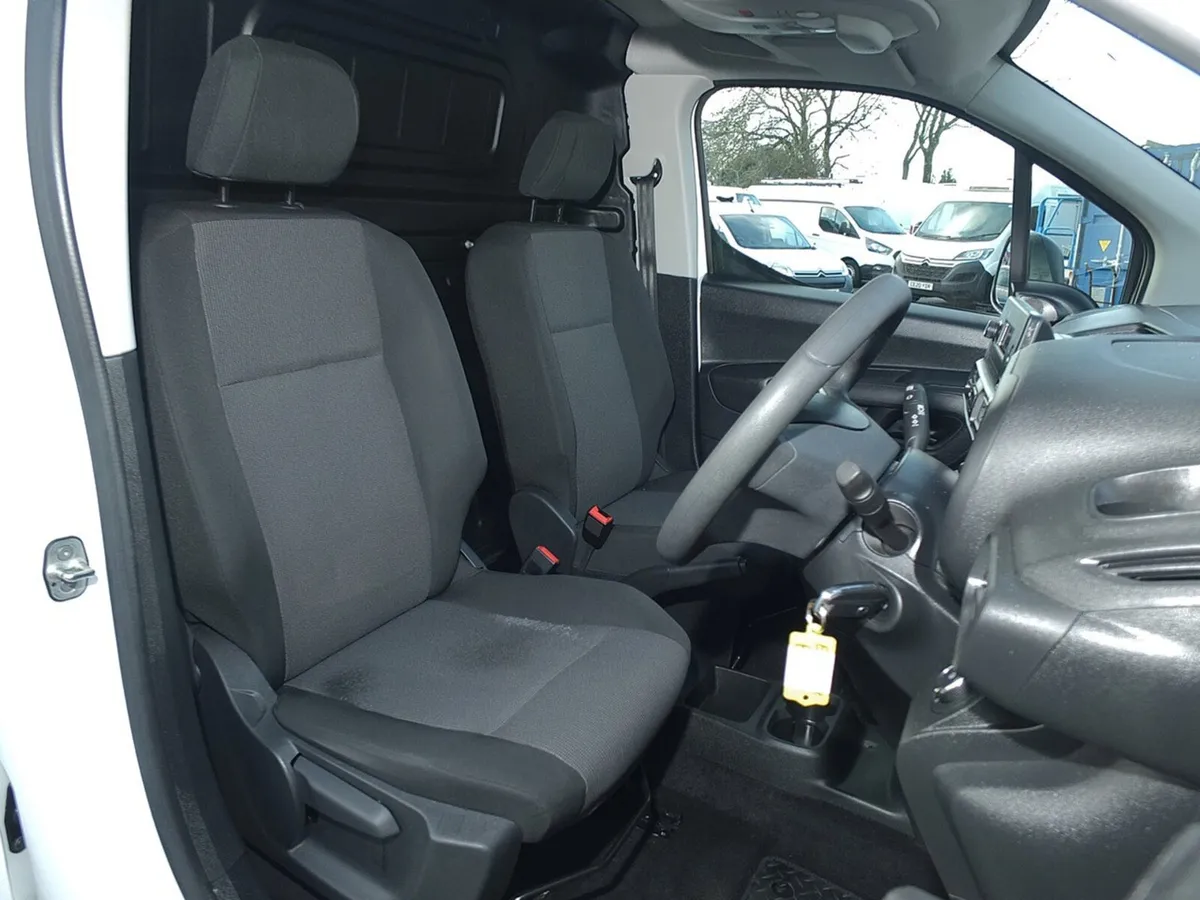 2021 Vauxhall Combo Small Panel Van - Image 3