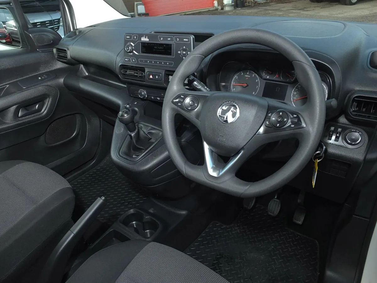 2021 Vauxhall Combo Small Panel Van - Image 4