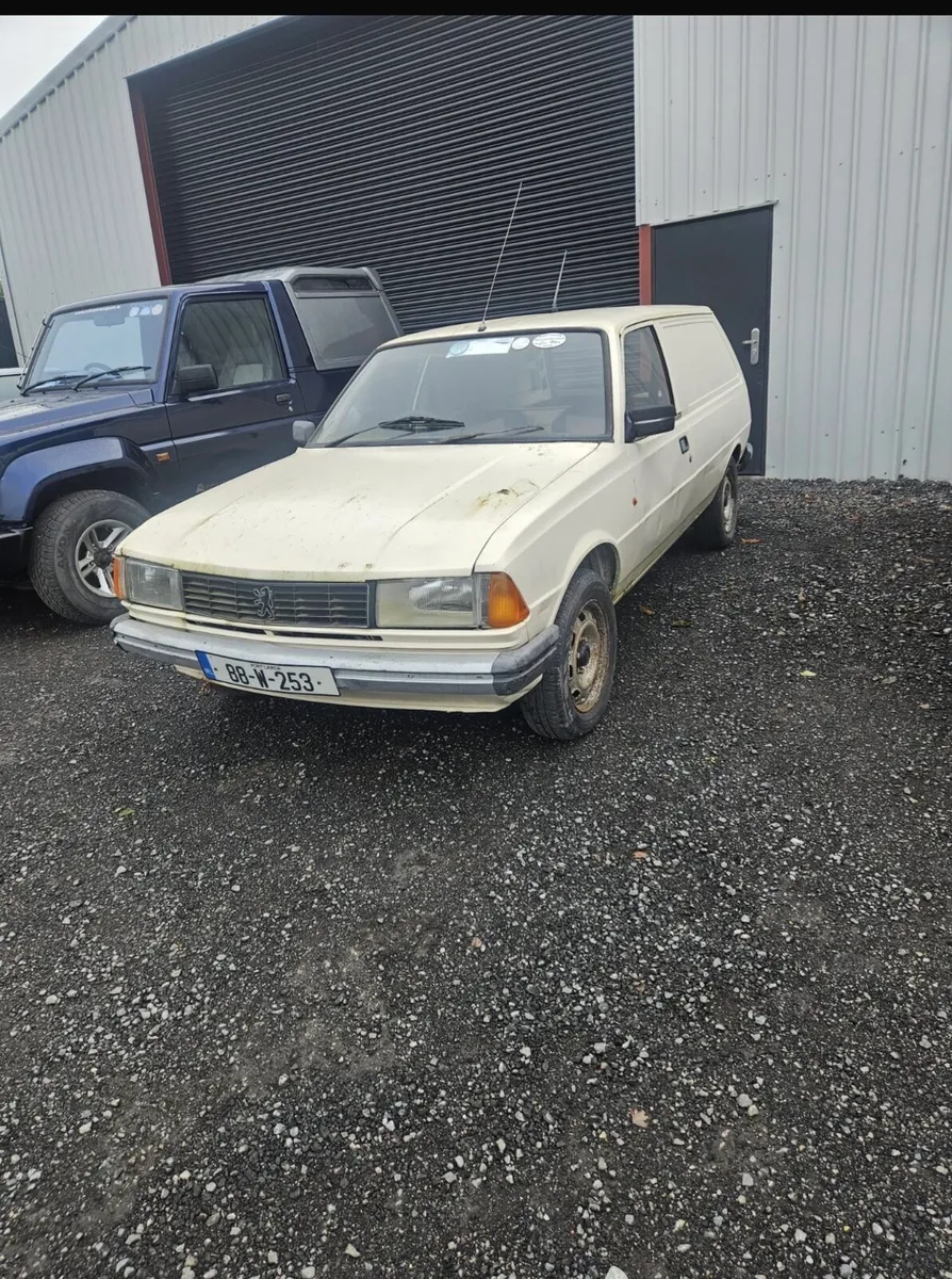 Peugeot 305 van - Image 1