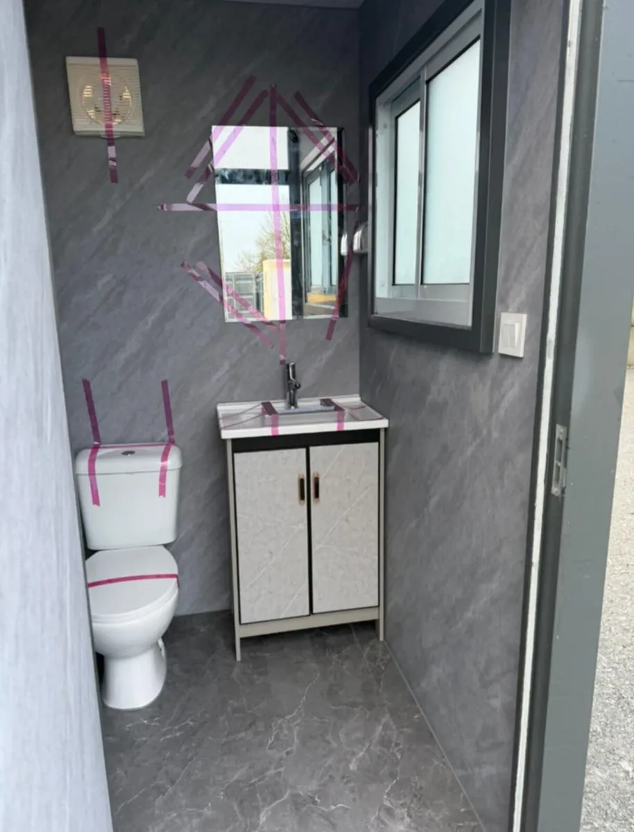 Toilet block washroom - Image 2