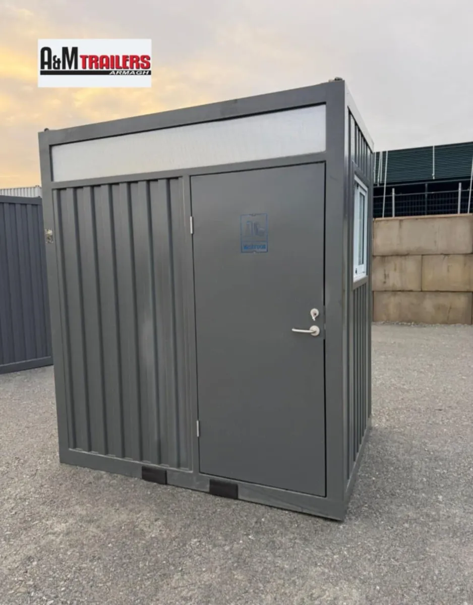 Toilet block washroom - Image 4