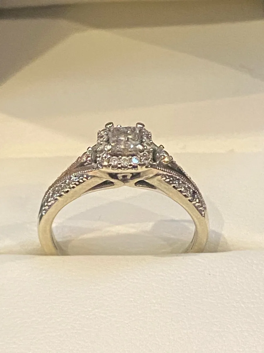 9ct white gold natural diamond ring - Image 2