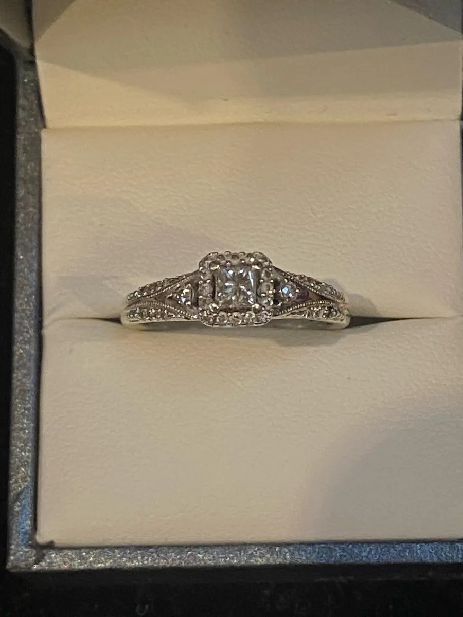 9ct white gold natural diamond ring - Image 3