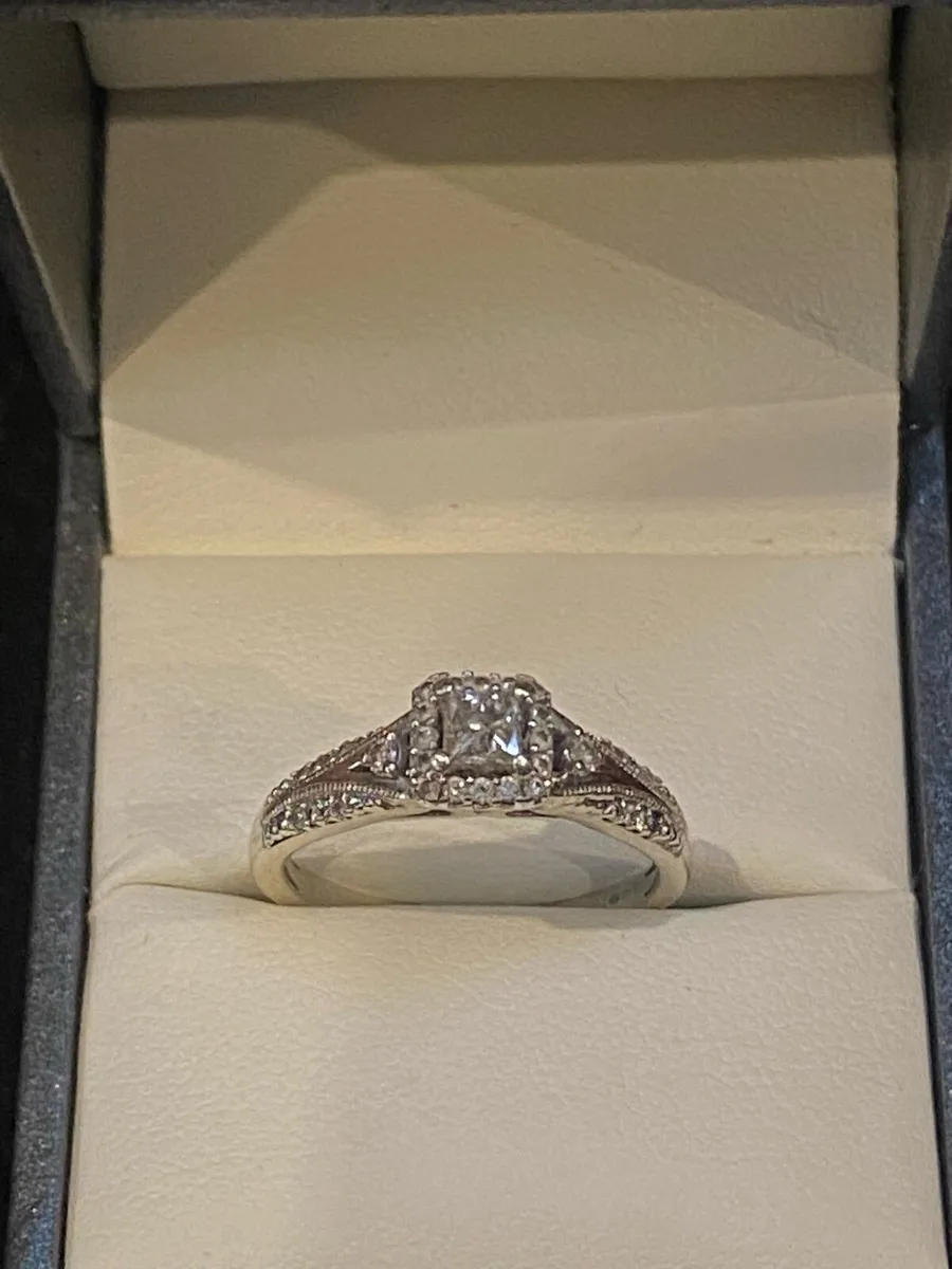 9ct white gold natural diamond ring - Image 4