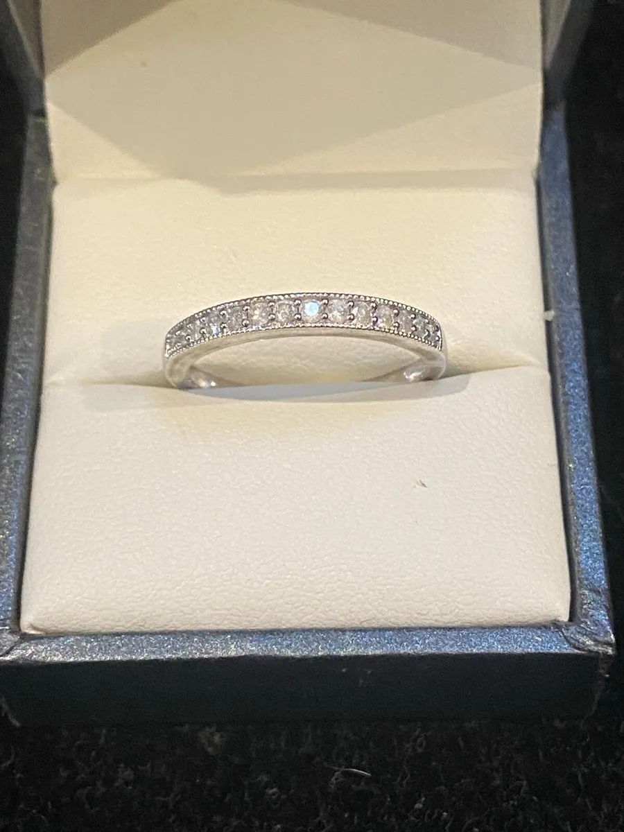 9ct white gold natural diamond ring - Image 3