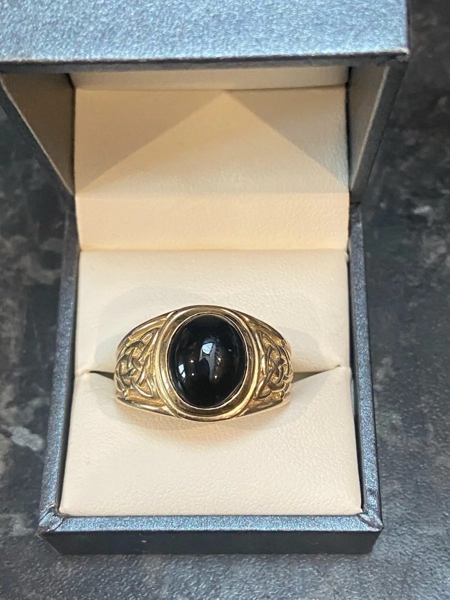 9ct gold ring with black stone - Image 3