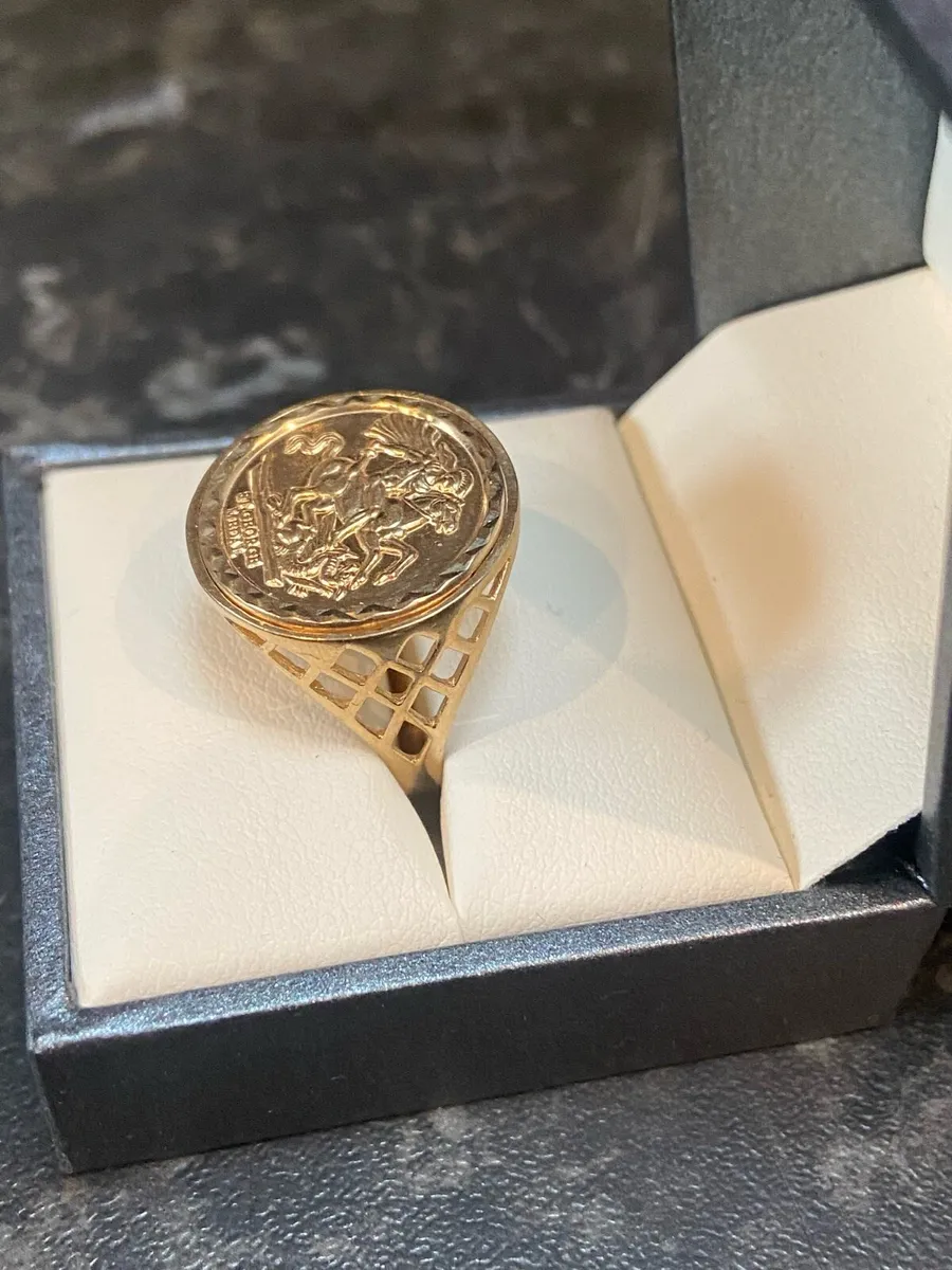 9ct gold ring and medal. St George’s medal - Image 1