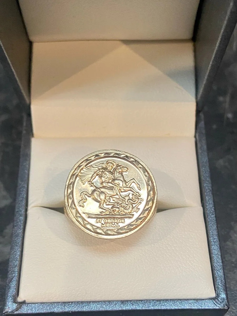 9ct gold ring and medal. St George’s medal - Image 2