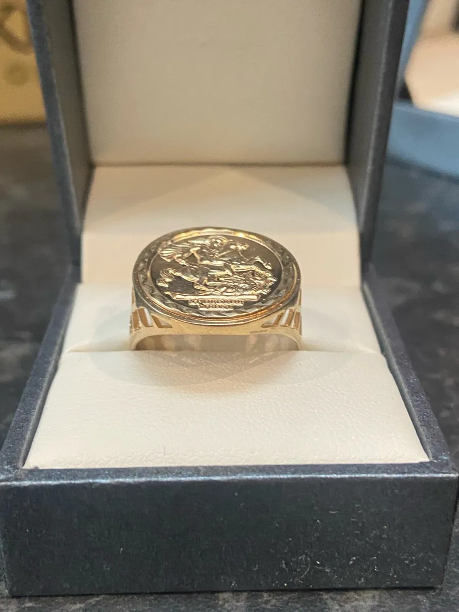 9ct gold ring and medal. St George’s medal - Image 3