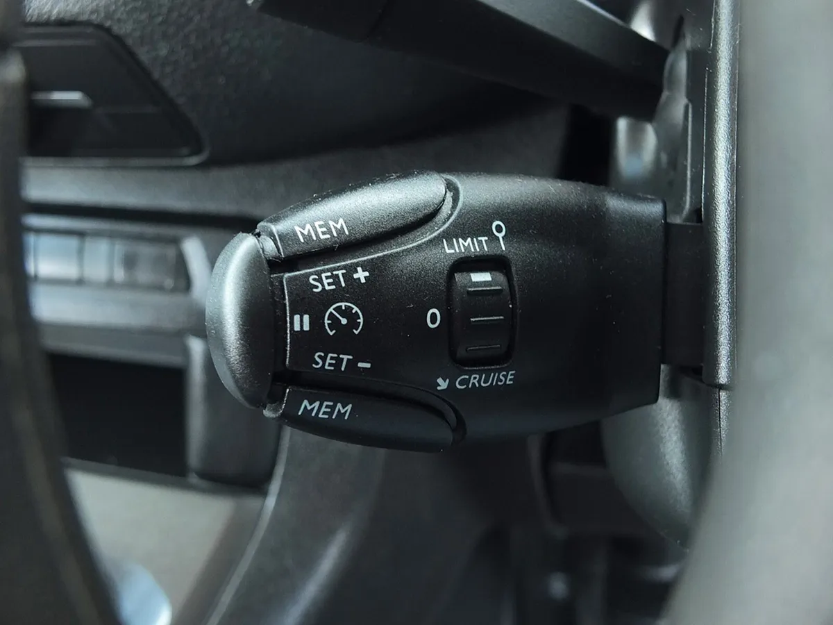 2023 Citroen Dispatch Panel Van - Image 2