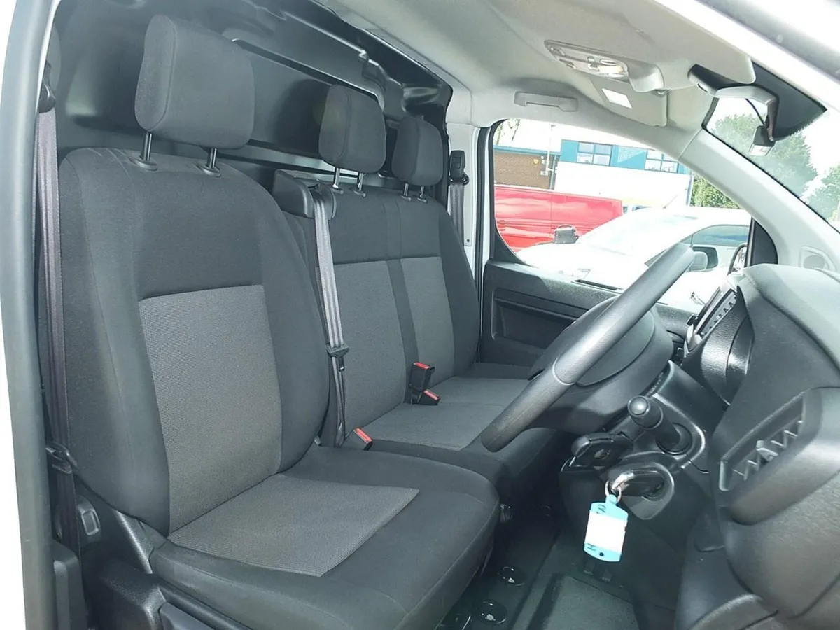 2023 Citroen Dispatch Panel Van - Image 3