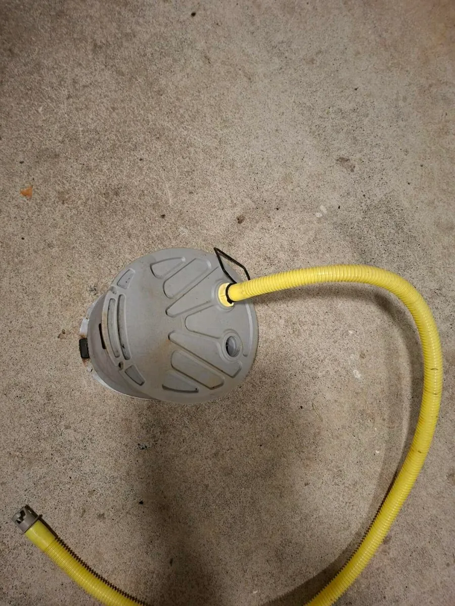 Foot pump for inflatable boat