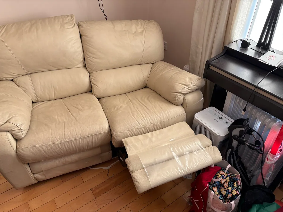 Recliner couch 2 seater - Image 3
