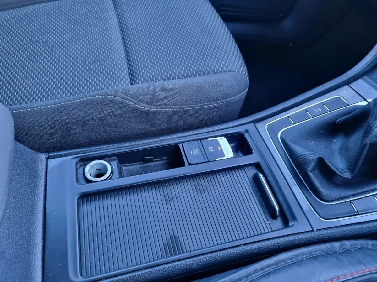 2017 Volkswagen Golf - 2 door Commercial Van - Image 4