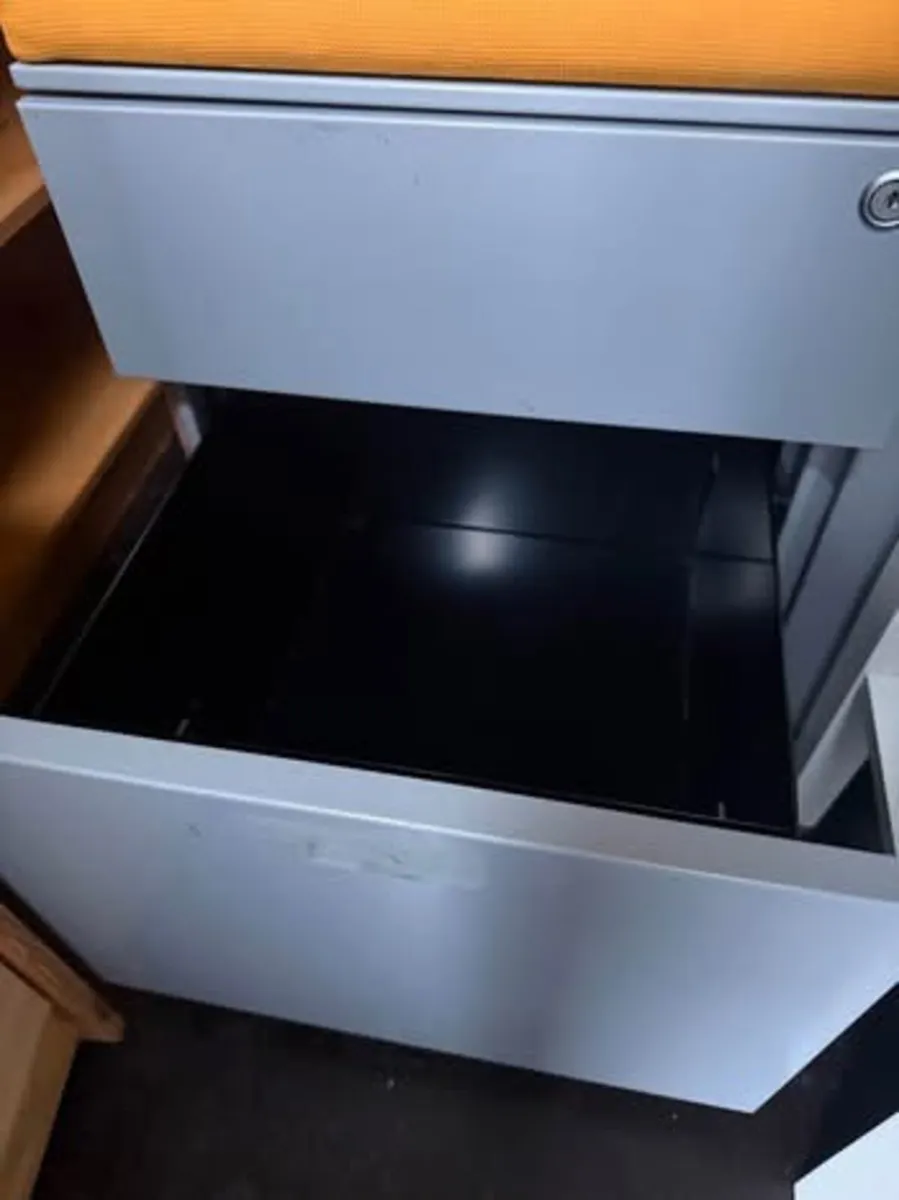 Steel filing cabinet - Image 4