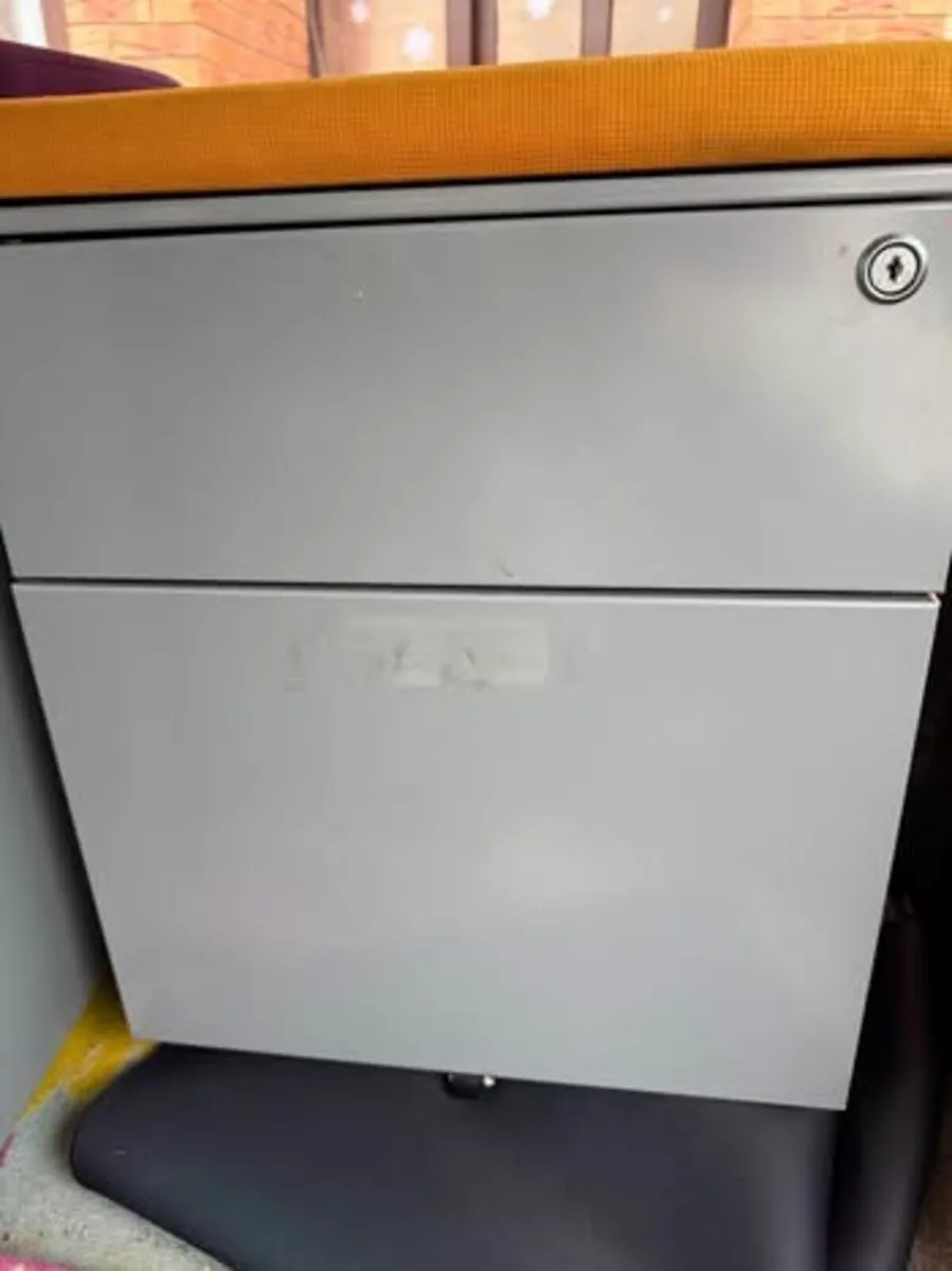 Steel filing cabinet - Image 1