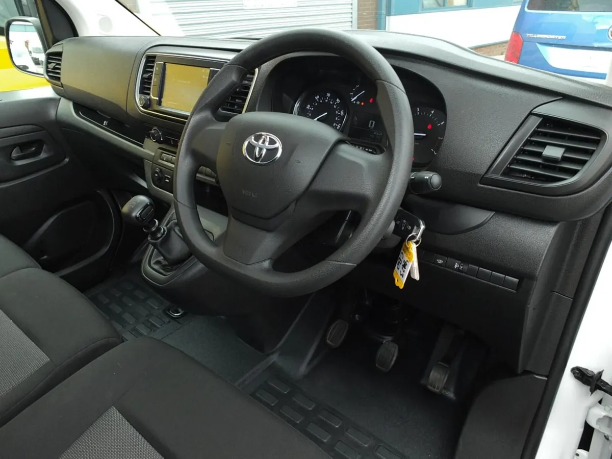 2023 Toyota ProAce Panel Van - Image 2