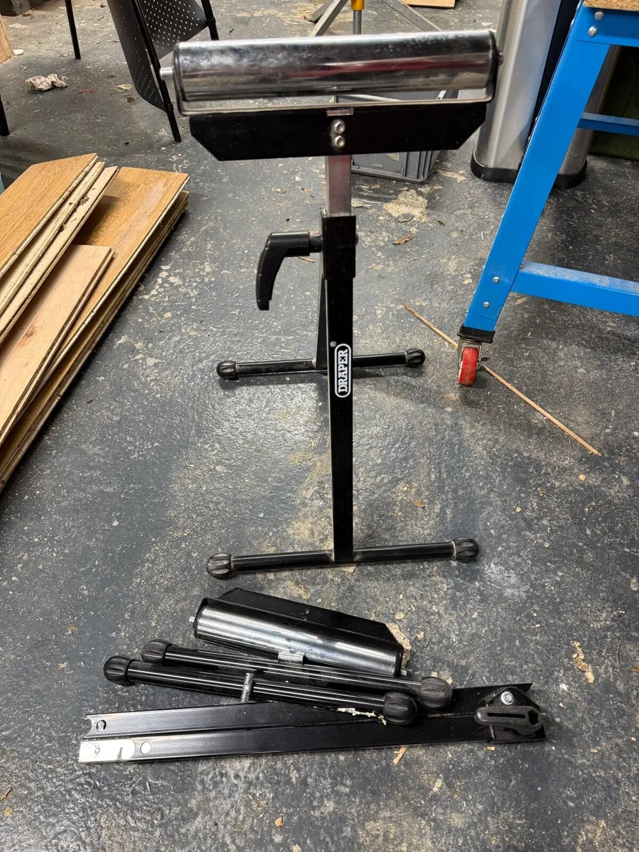 Set of draper roller stands