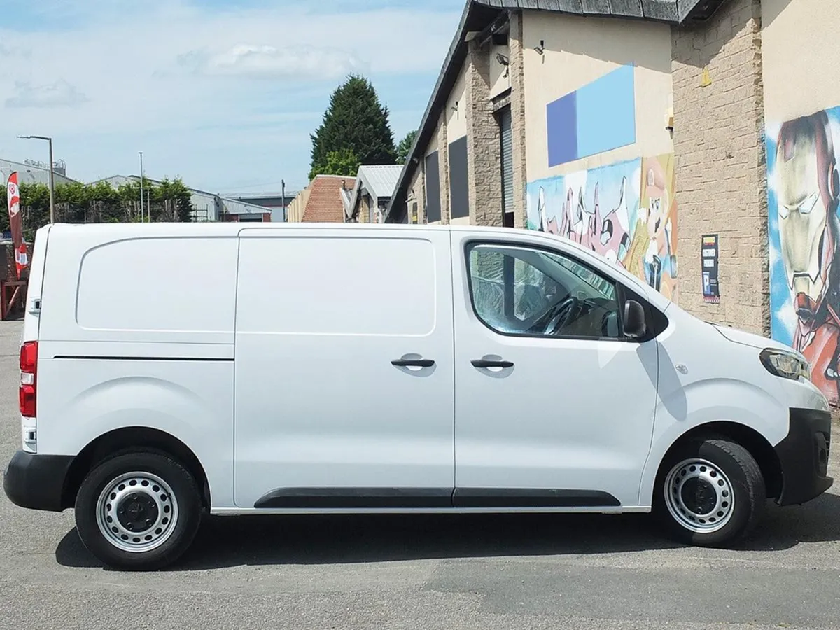 2023 Peugeot Expert Panel Van - Image 3