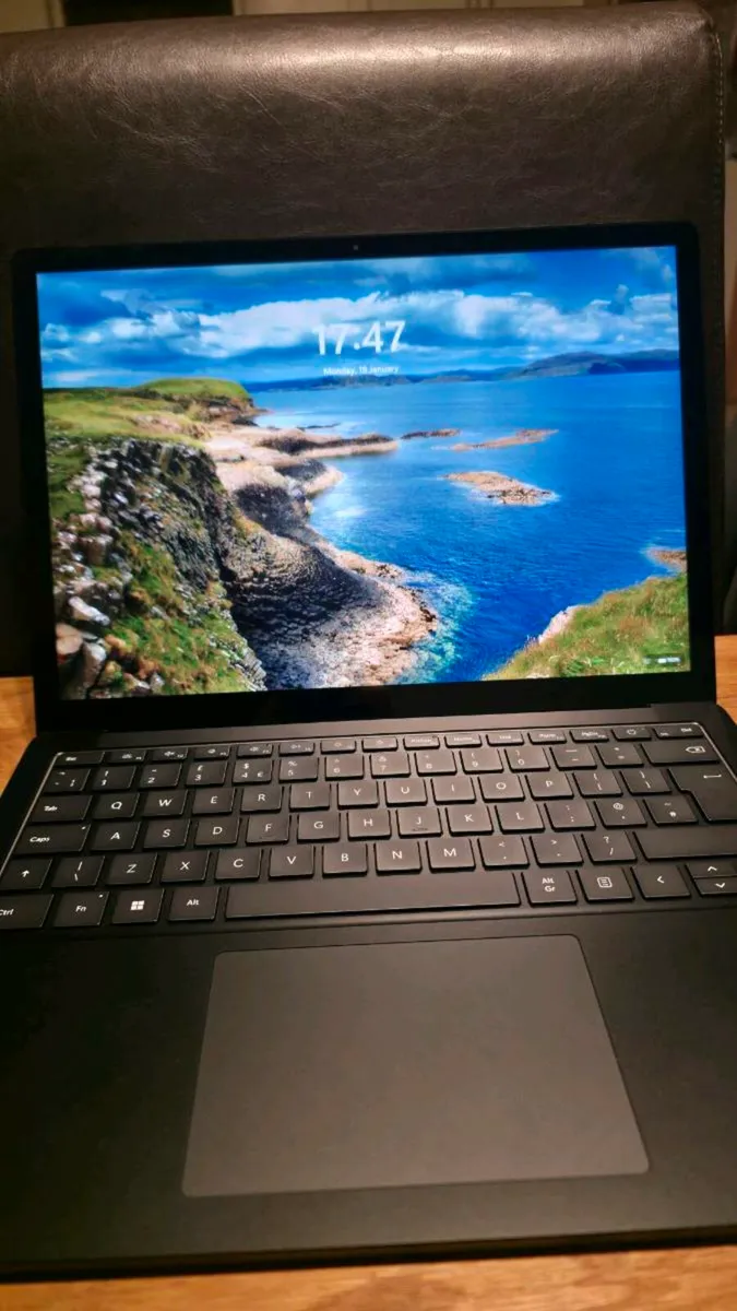 Microsoft Surface Laptop 5 13.5" - Image 2