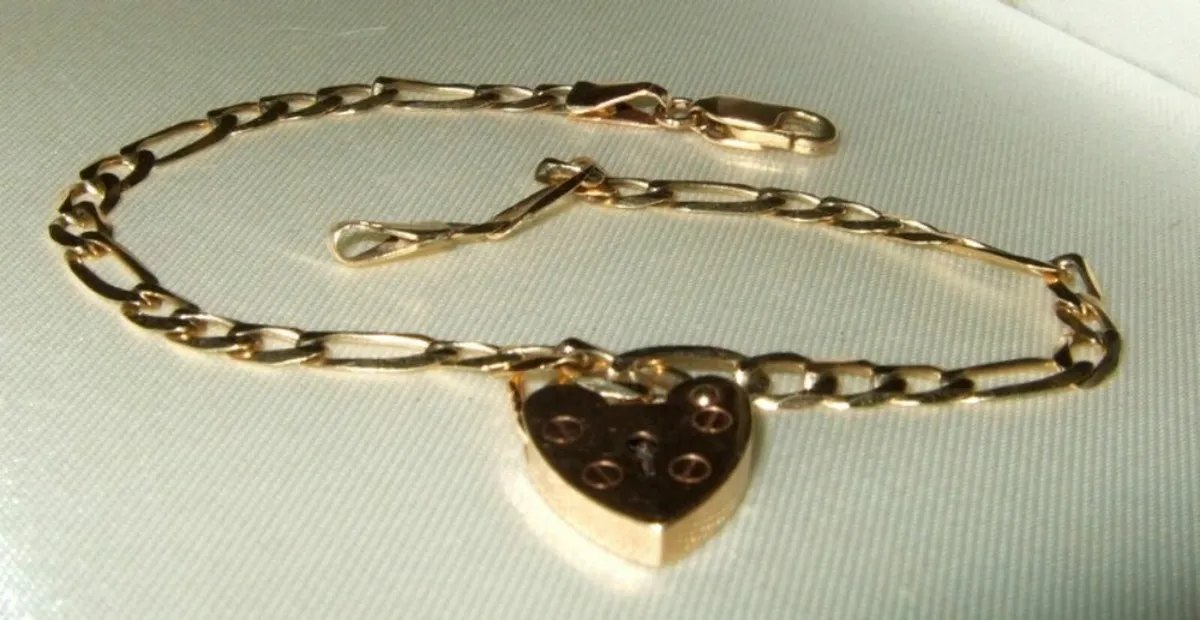 Vintage Hallmarked 9ct Gold 'Padlock' Bracelet - Image 2