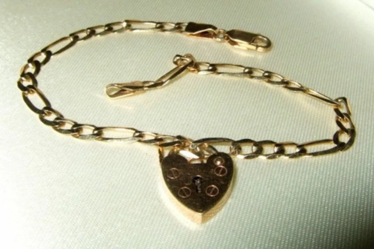 Vintage Hallmarked 9ct Gold 'Padlock' Bracelet - Image 3
