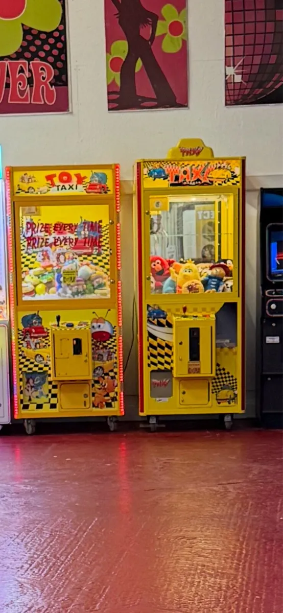 Amusement coin operated machine