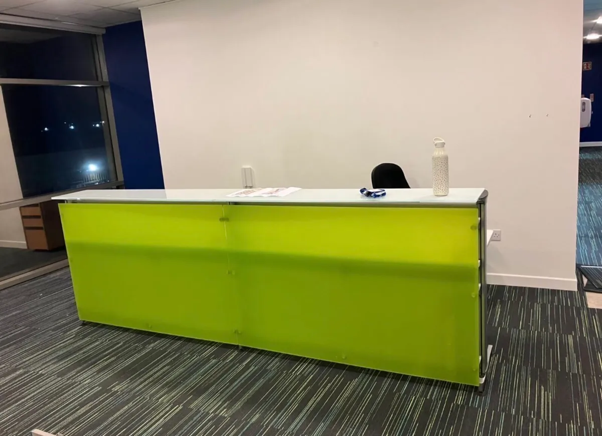 Office desk - Image 4