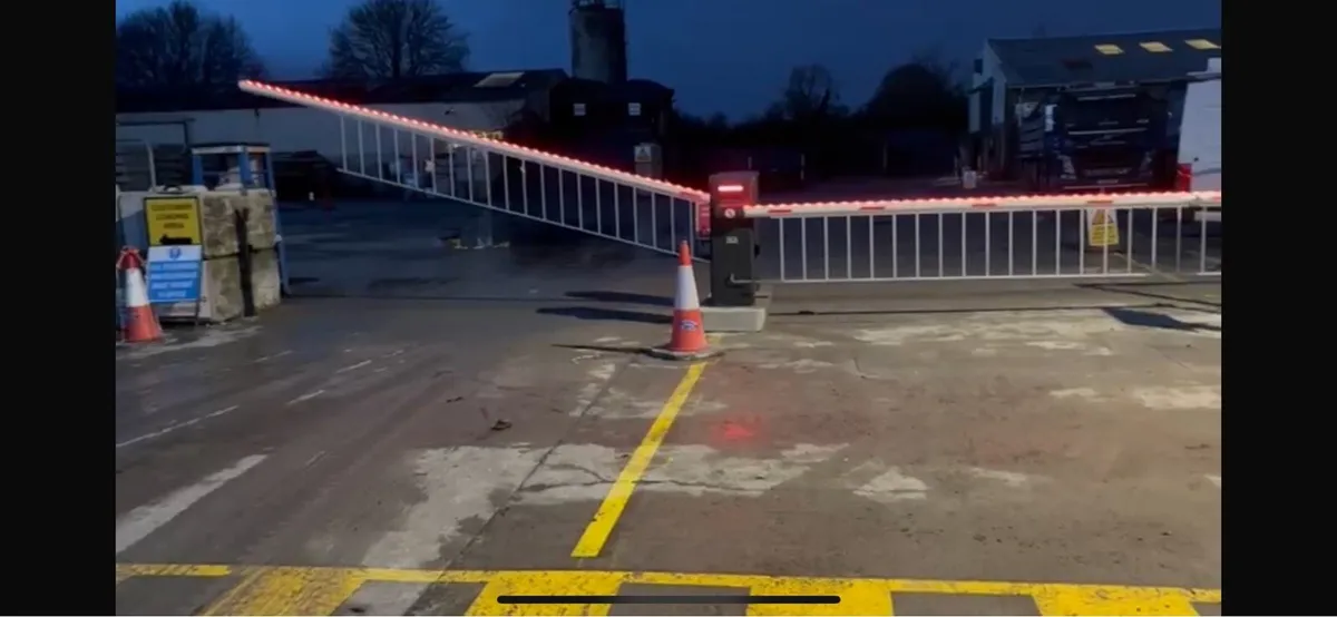 automatic barriers - Image 1