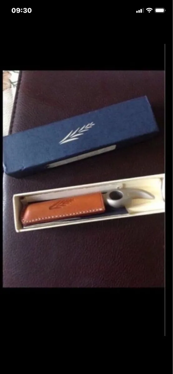 Corkscrew & Bottle Opener in Leather Case - Image 2