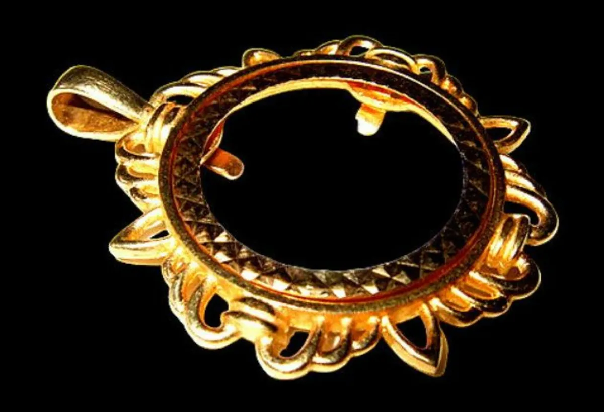 Vintage 9ct Gold (Half) Fancy Sovereign Holder - Image 2