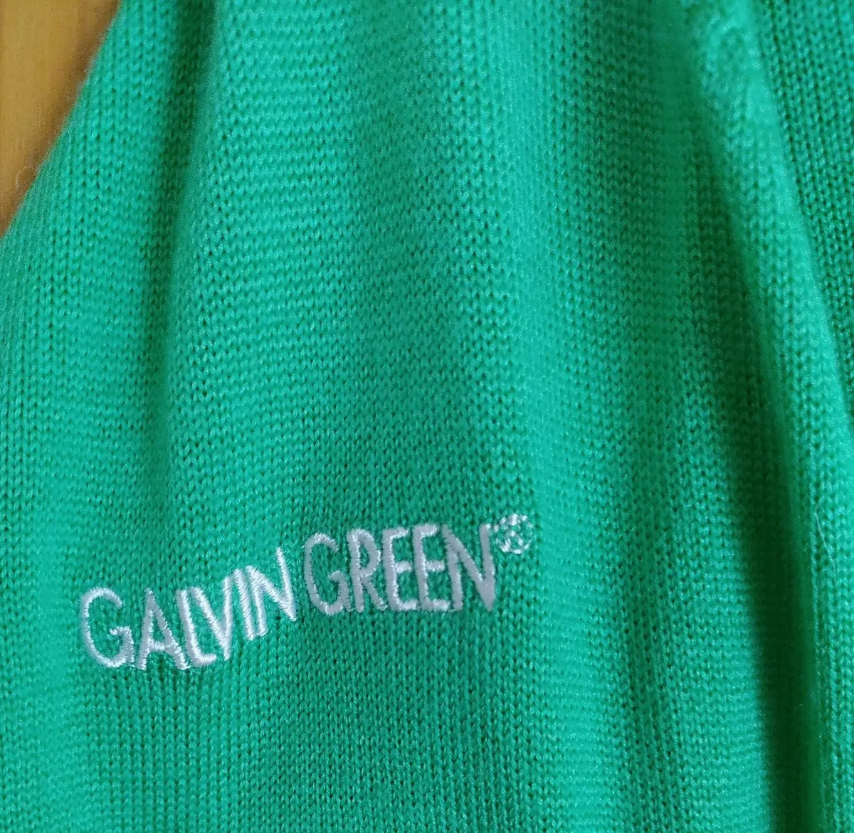 Galvin Green V Neck L New - Image 3
