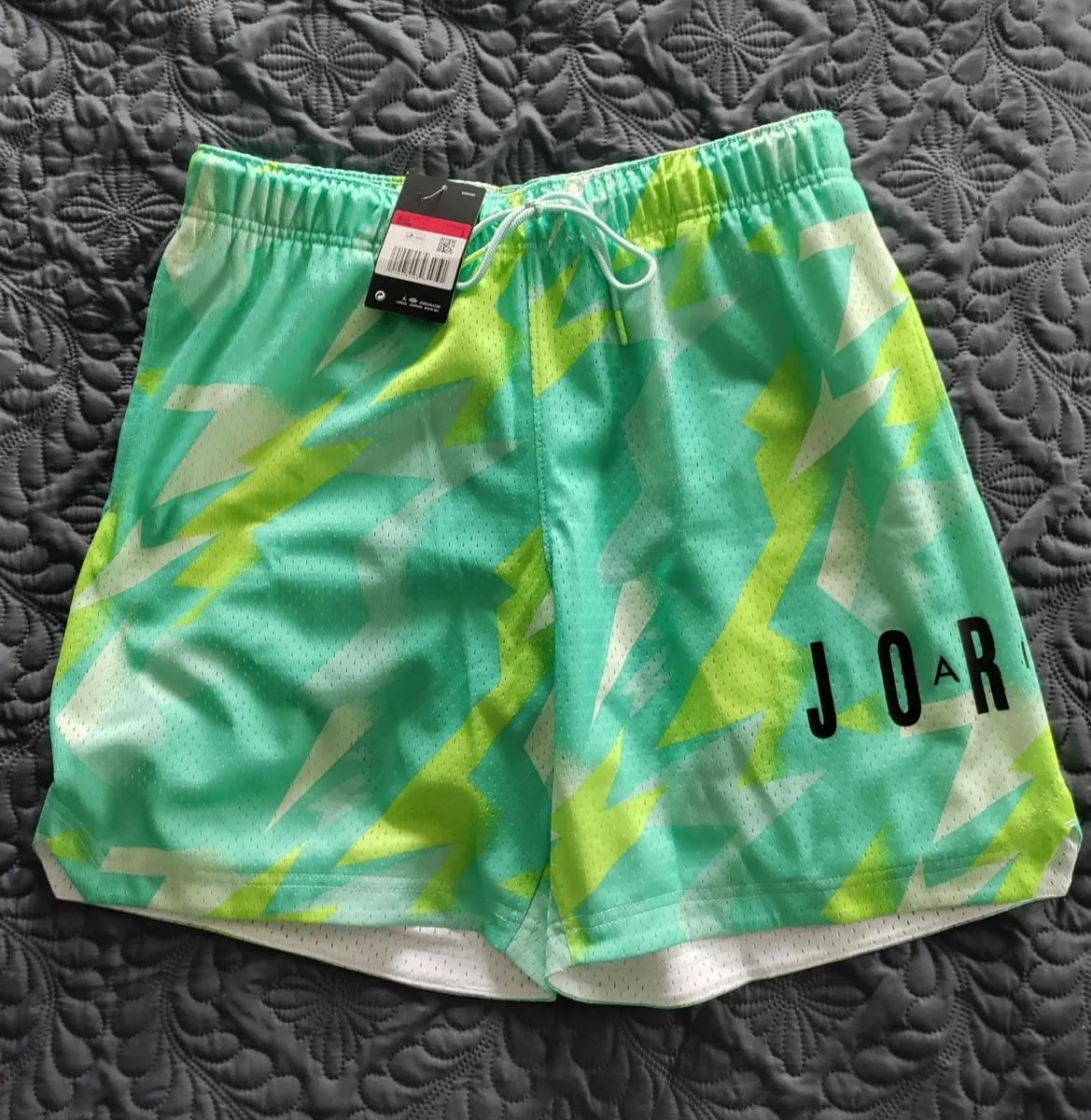 Nike Air Jordan Shorts L New - Image 3
