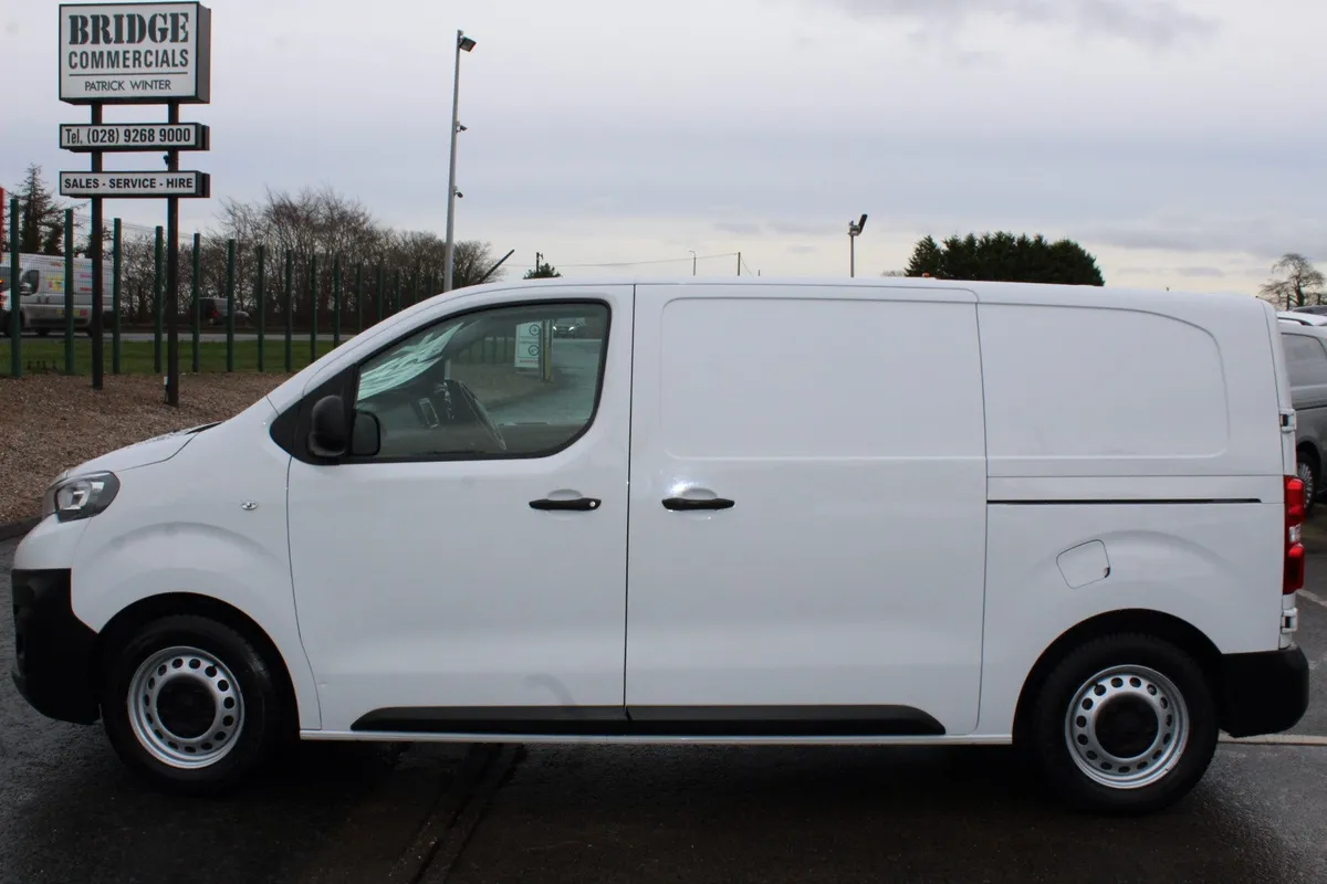 2022 Peugeot Expert L1H1 Professional - Image 3