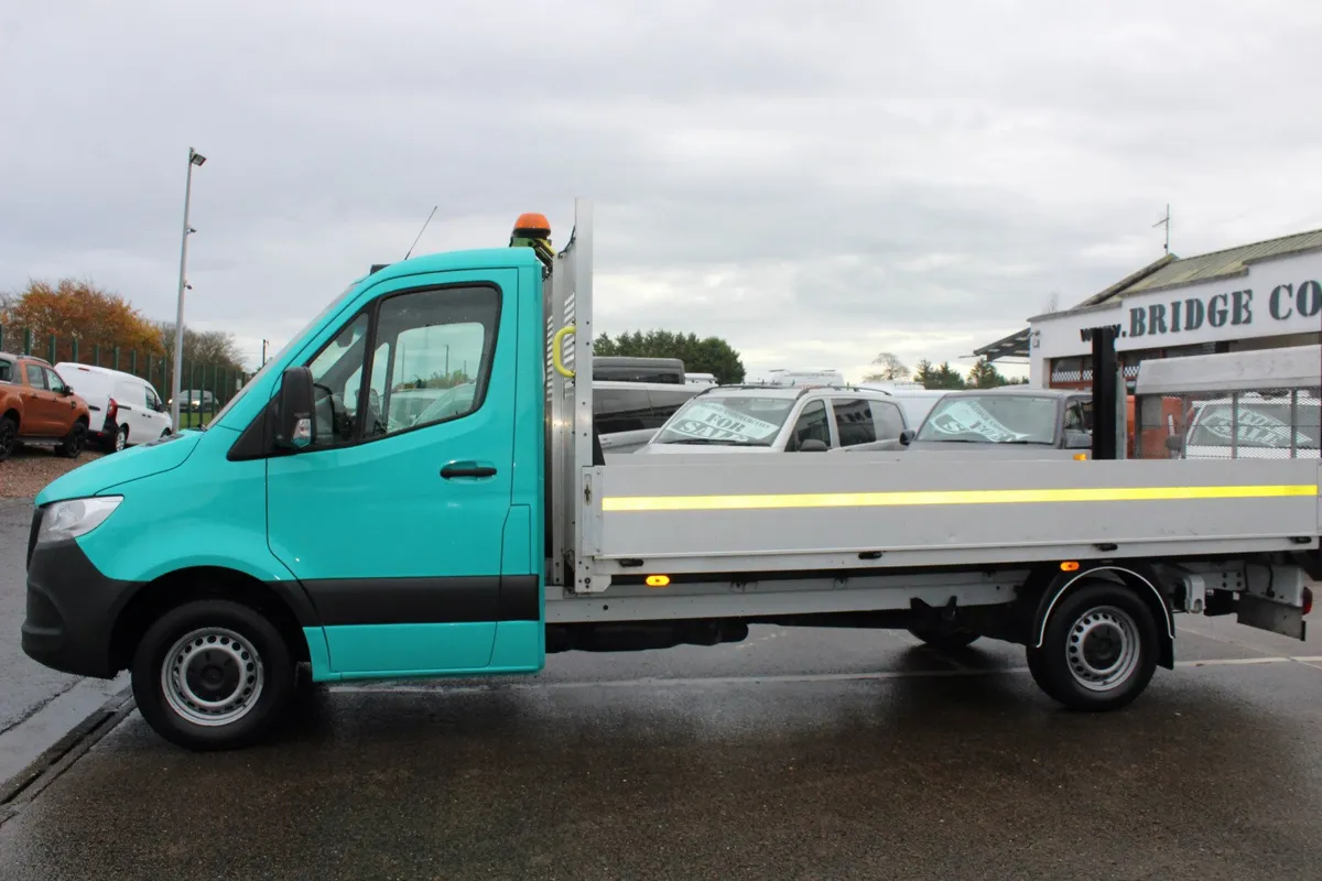 2022 Mercedes-Benz Sprinter 315 RWD Dropside - Image 2