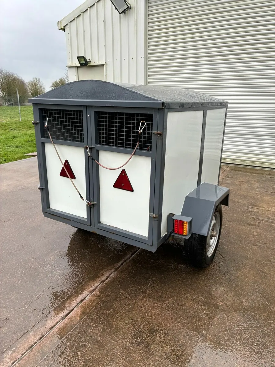 Dog trailer. - Image 1