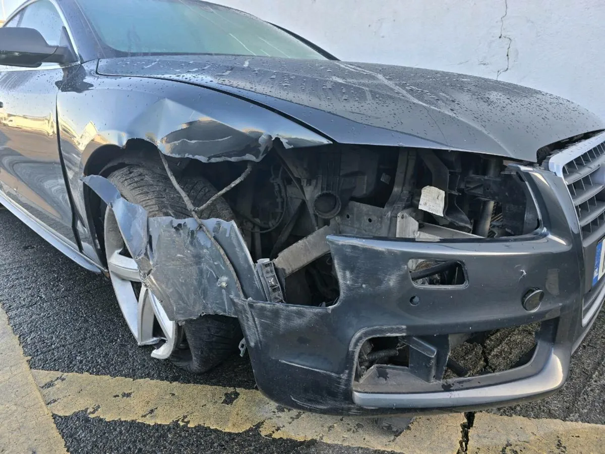 Damage car Audi a5 sline 2.0 disel manual 2010 - Image 2