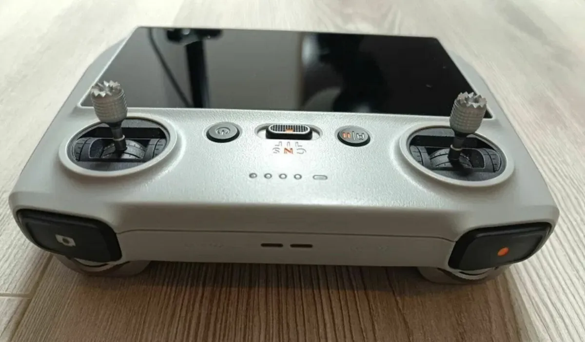 DJI Mavic 3 Pro - Perfect condition + accesories - Image 4