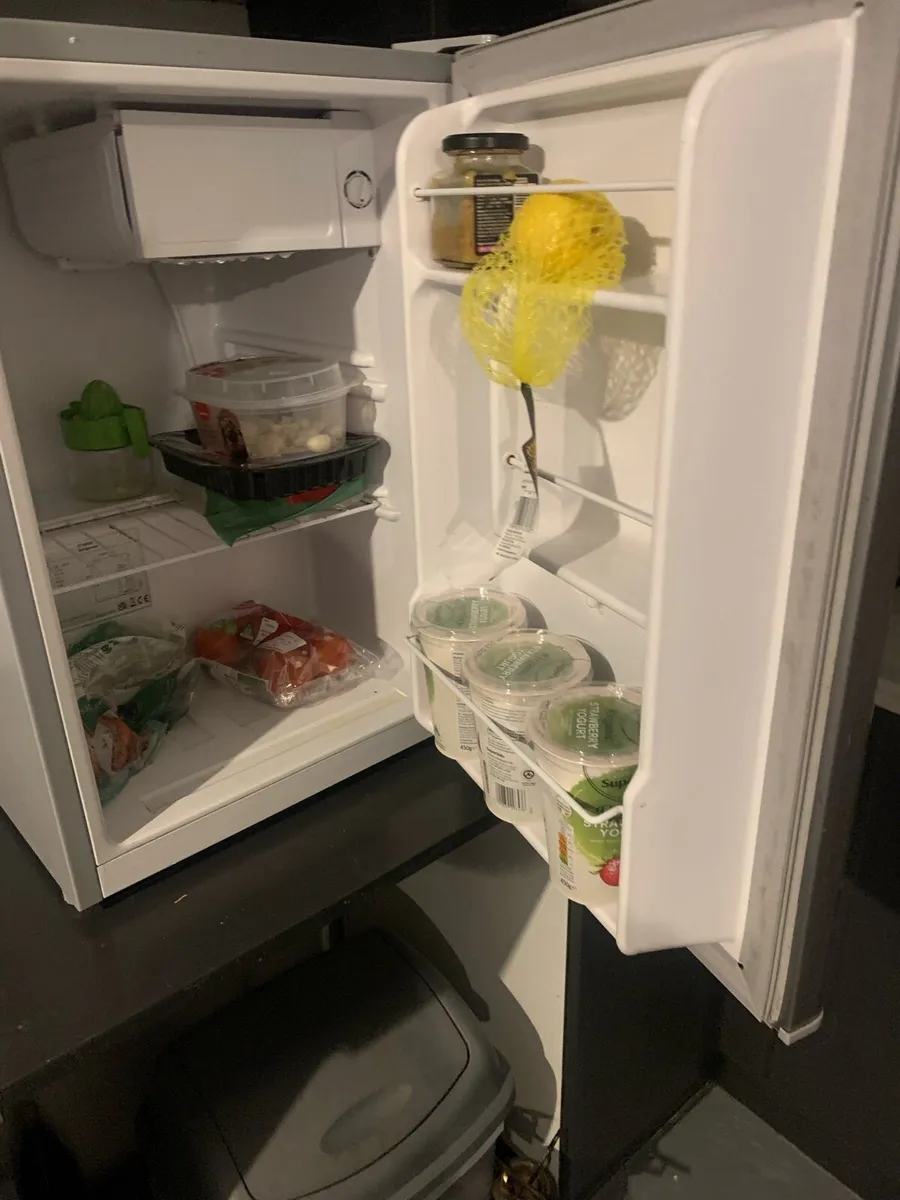 Bar fridge - Image 1