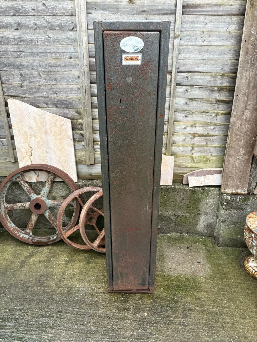 Vintage Warmflow gun cabinet safe  BS7558 - Image 1
