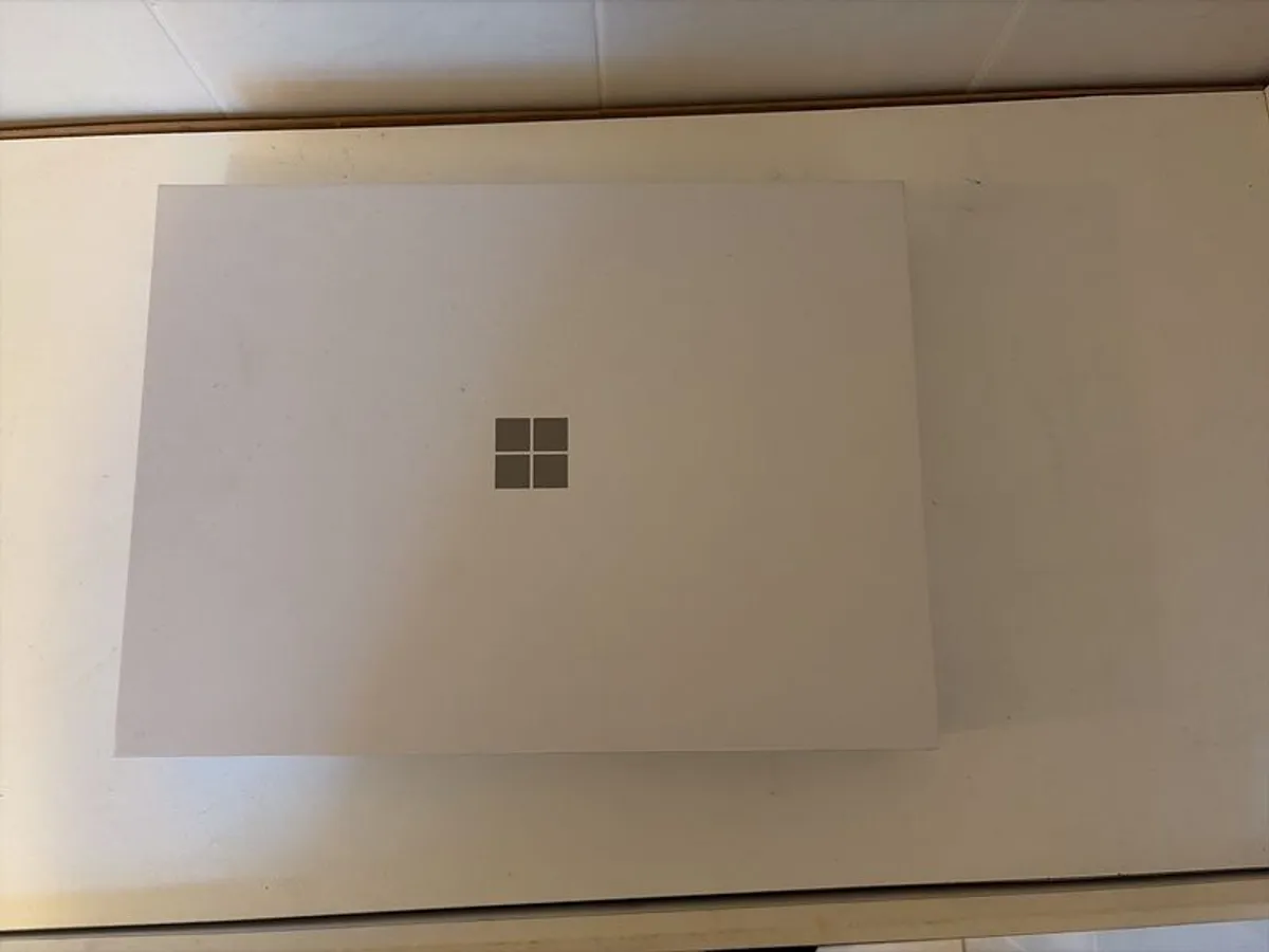 Microsoft - Surface Laptop - Copilot+ PC - 15" Touch-Screen - Snapdragon X Elite - 16GB Memory - 512GB SSD (7th Edition) - Platinum - Image 1