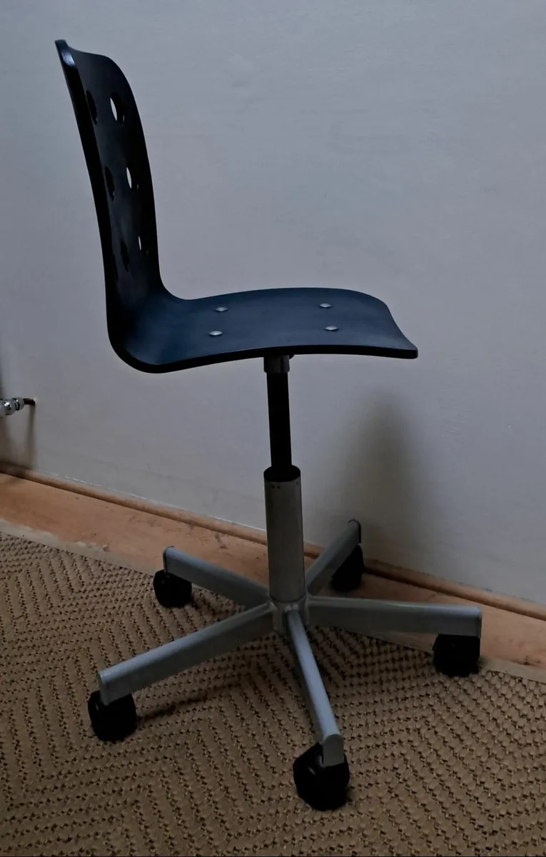 Children's desk chair - Image 2