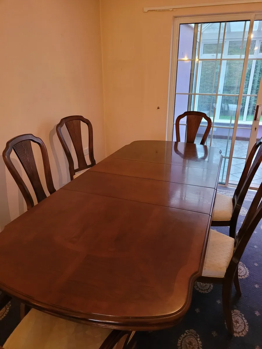 Dining room table and 3 piece suite - Image 3