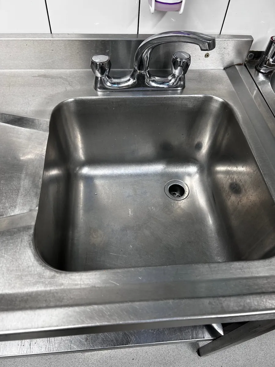 2 Commercial sinks - Image 4
