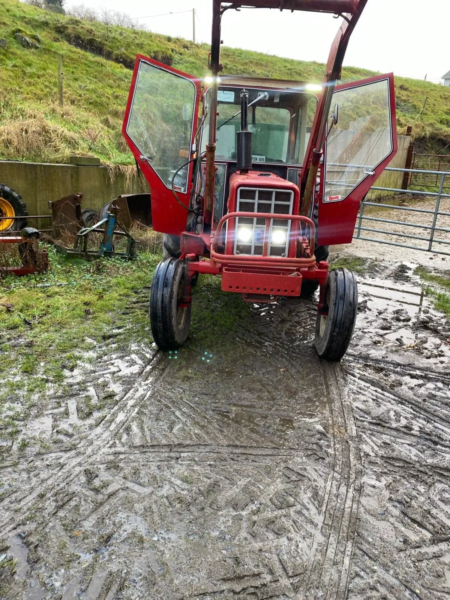 International 674 - Image 1